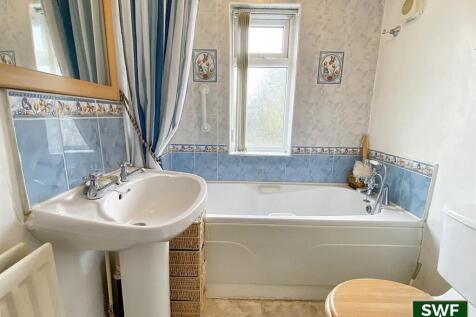Bathroom1.1.jpg