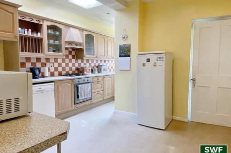 Kitchen1.jpg