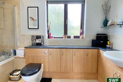 Bathroom3.jpg