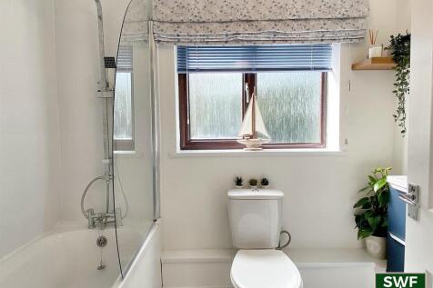Bathroom3.jpg