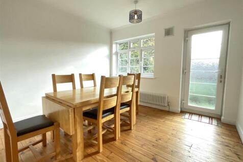 DINING ROOM.jpeg