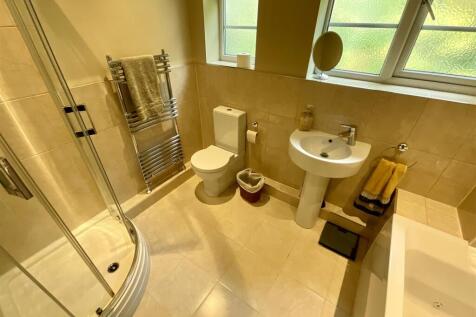 BATHROOM.jpeg