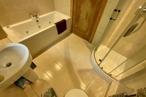 BATHROOM....jpeg