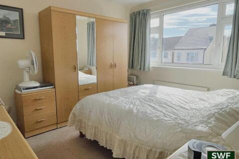 bedroom1.jpg