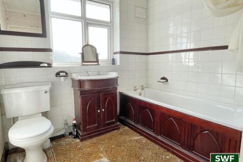 Bathroom(2).jpg