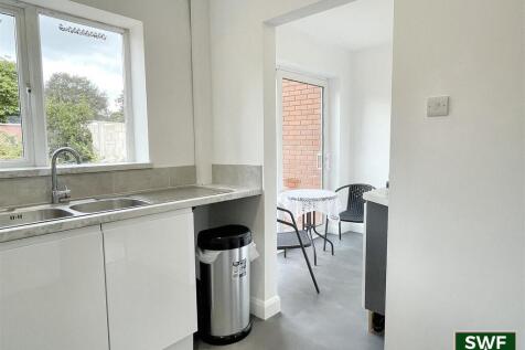 Kitchen2.jpg