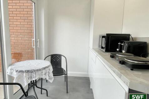 Kitchen1.jpg