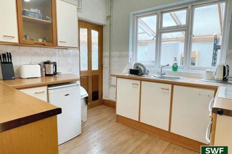 KITCHEN1.jpg
