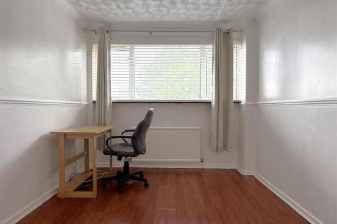 bedroom2.JPG
