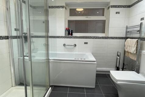 Bathroom.JPG