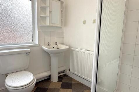 SHOWER ROOM.JPG