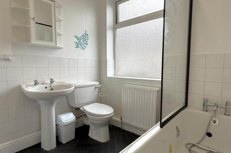 BATHROOM.JPG