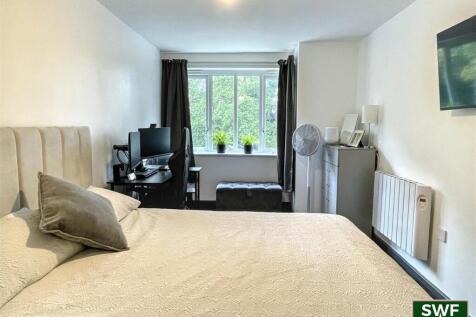 Bedroom1 2.jpg