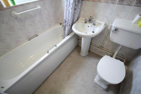 Bathroom.JPG