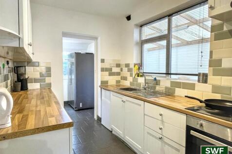 Kitchen2.jpg