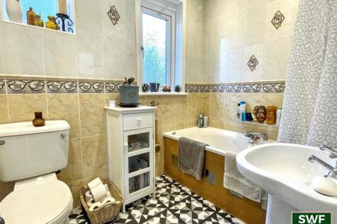 Bathroom2.jpg