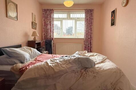 bedroom1.JPG