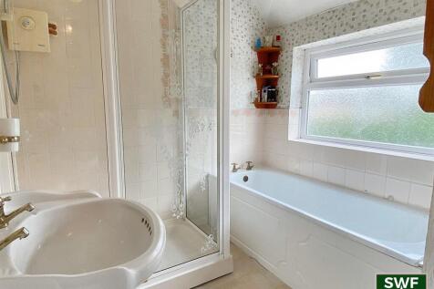 Bathroom1.jpg