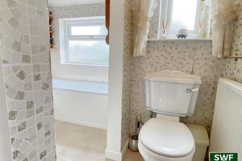 Bathroom3.jpg