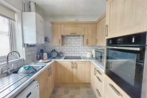 Kitchen 2.jpg