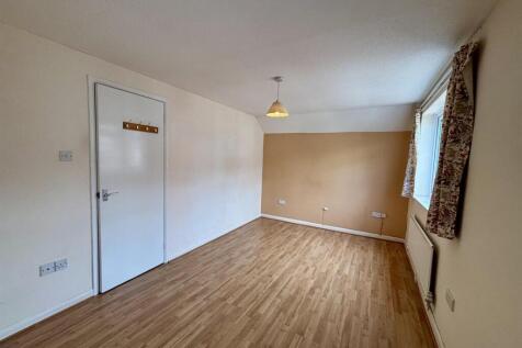 Bedroom 1 2.jpg