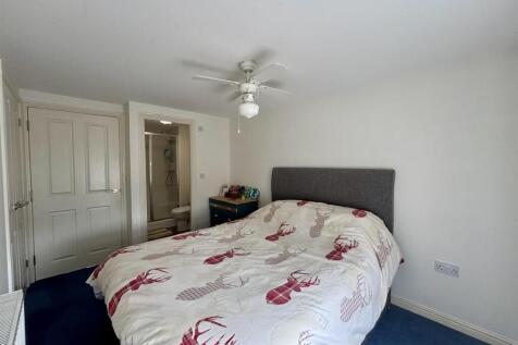 Bedroom 1 2.jpg