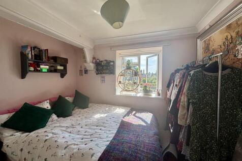 Bedroom 1 2.jpg