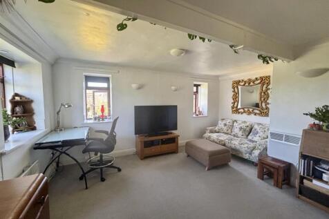 Living room 1.jpg