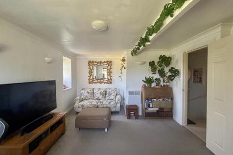 Living room 2.jpg
