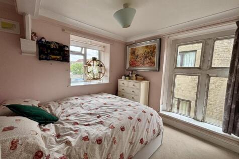 Bedroom 1 new.jpg