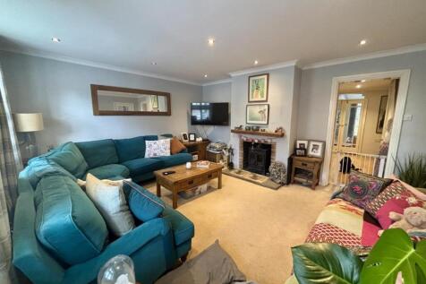 Living room 2.jpg