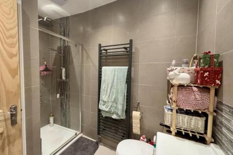 Bathroom 2.jpg