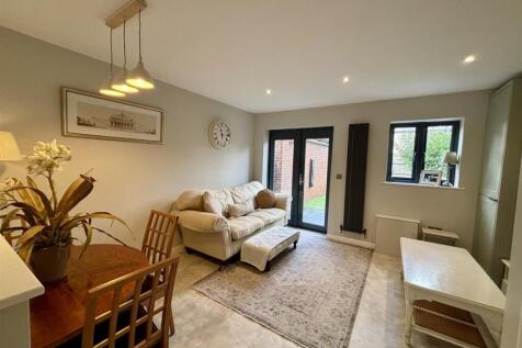 Living room 3.jpg