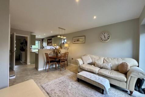 Living room 2.jpg