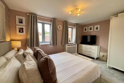 Bedroom 1 2.jpg