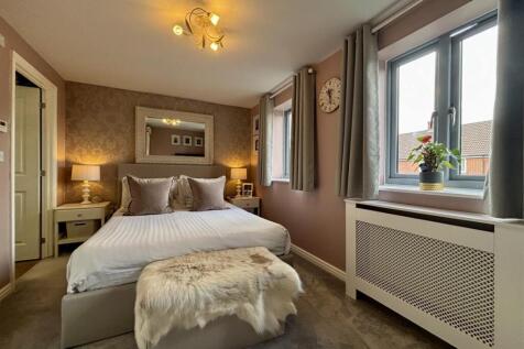 Bedroom 1 3.jpg