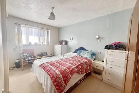 Bedroom 1.jpg