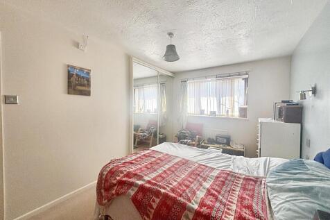 Bedroom 1 2.jpg