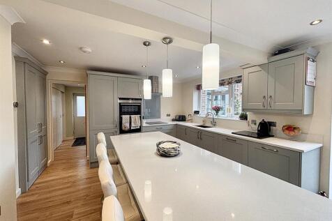 Kitchen 2.jpg