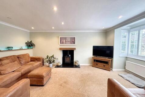 Living room 3.jpg