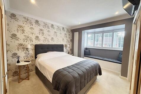 Bedroom 1.jpg