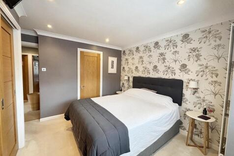 Bedroom 1 3.jpg