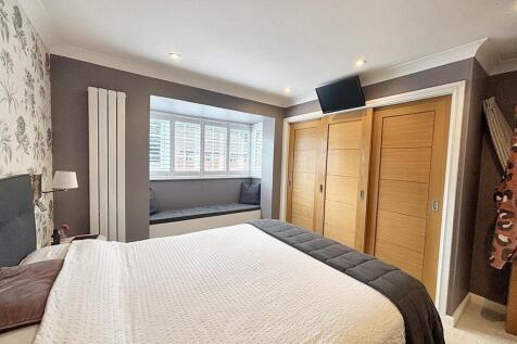 Bedroom 1 2.jpg