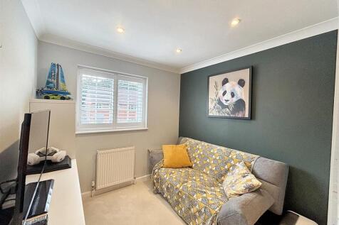 Bedroom 4.jpg