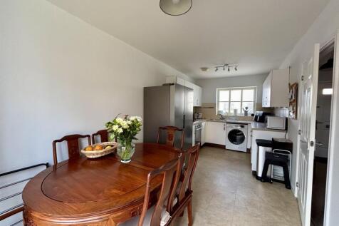 Kitchen 2.jpg