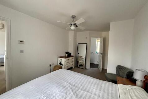 Bedroom 1 2.jpg