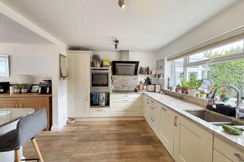 Kitchen 3.jpg