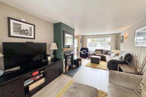Living room 2.jpg