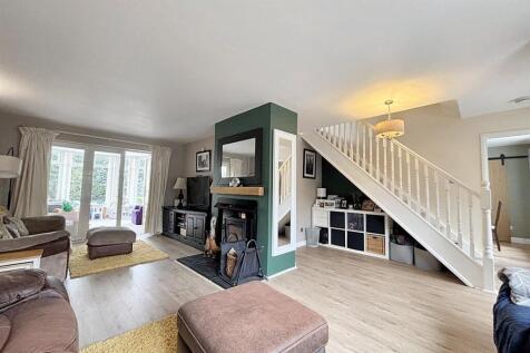 Living room 3.jpg