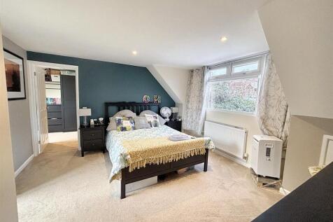 Bedroom 1.jpg